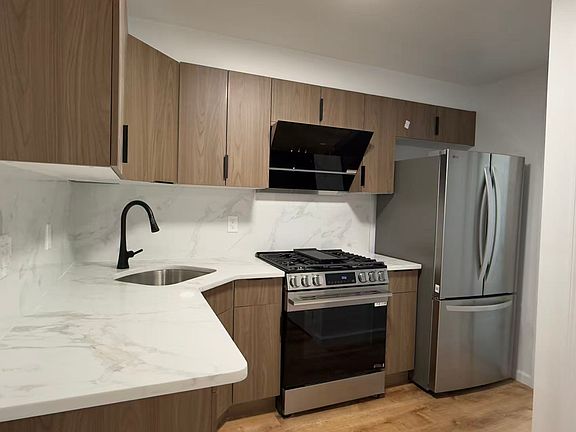 5th image of 194-08 37th Ave Floor 1