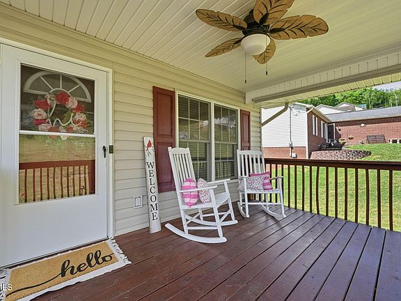 4th image of 203 Valley Crest Dr