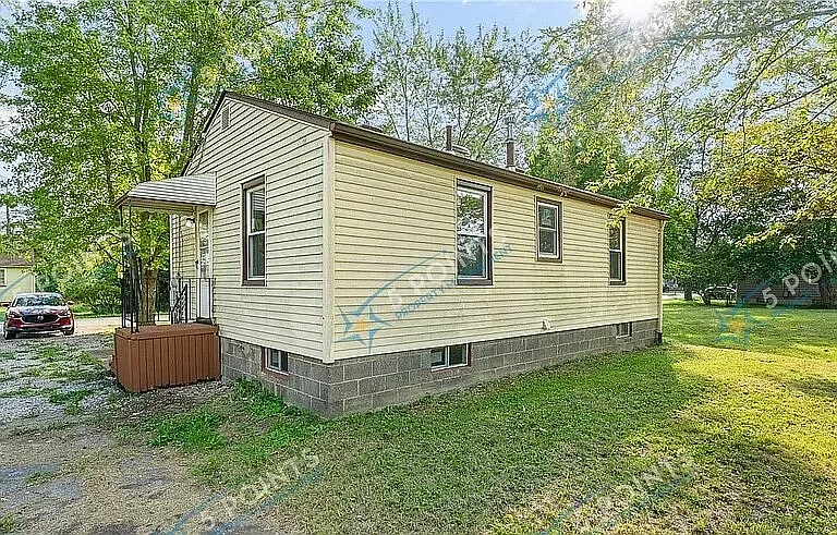 457 Maryland St NE — Photo 9