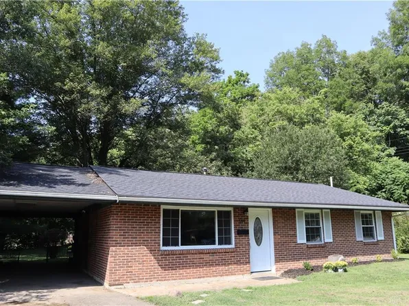 144 Belair Cir, Bellbrook, OH 45305