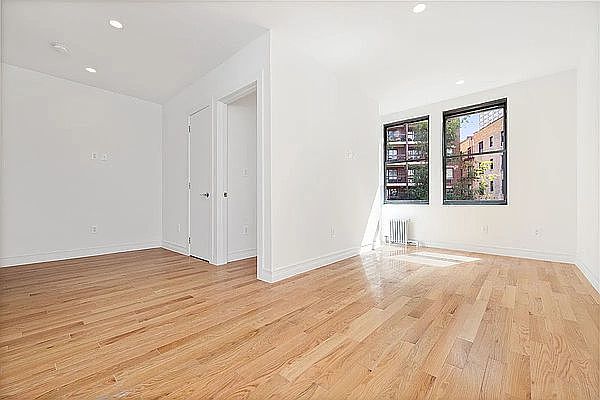 1st image of 210 E 31st St APT 3R