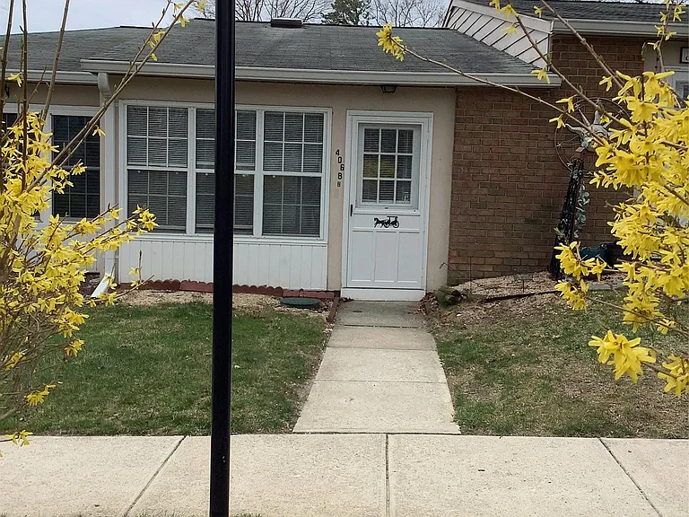 406 Woodbridge Dr #B — Photo 1