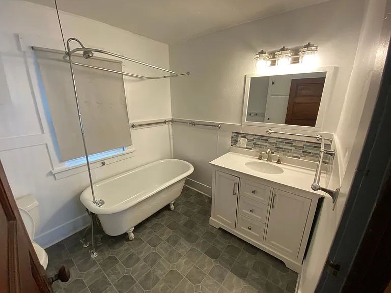 1427 S Washington St — Photo 14