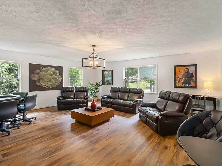 3345 Sharon Cir — Photo 16