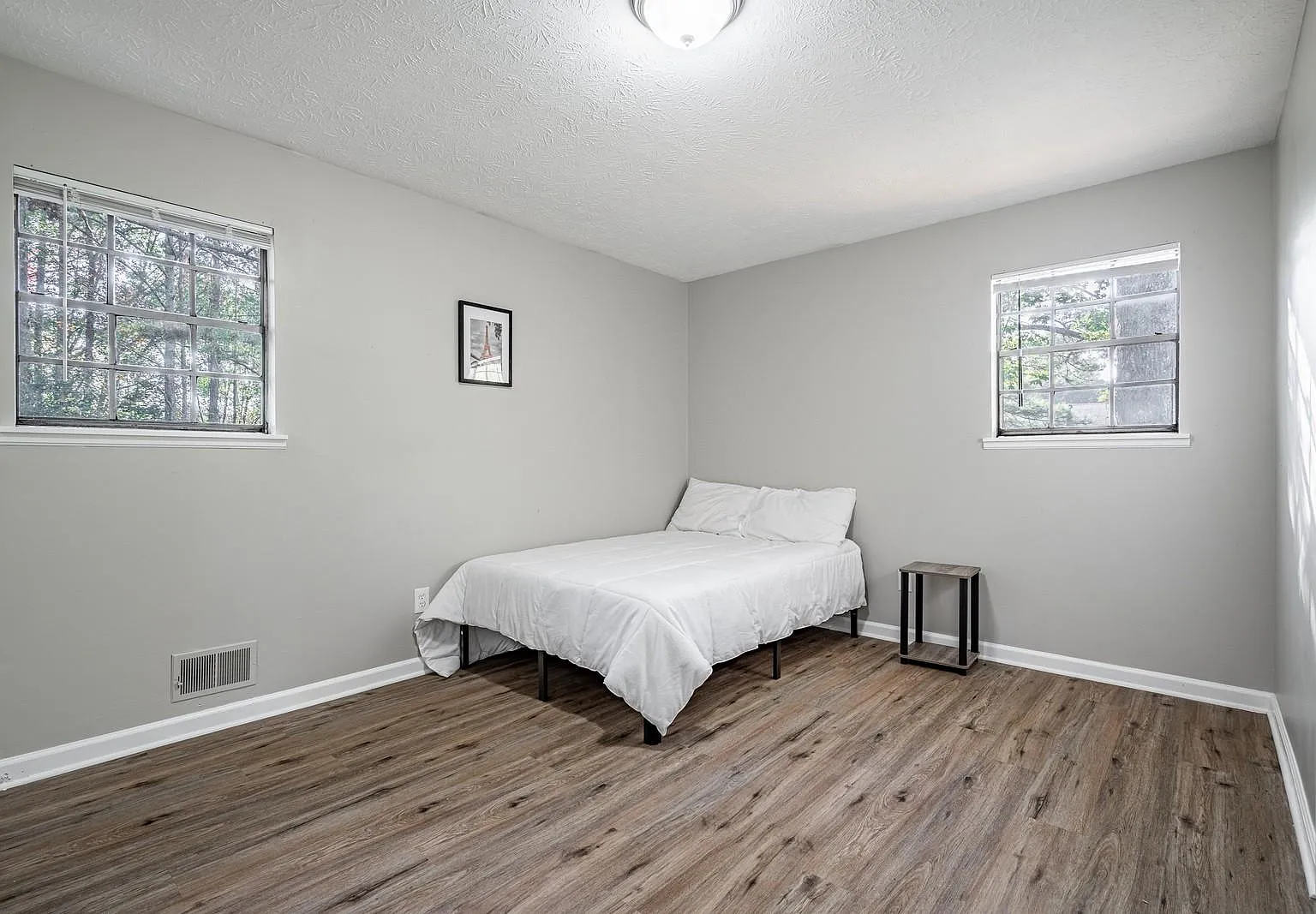 4 bed, 4.0 bath, 1497 sqft, $910 — Photo 2