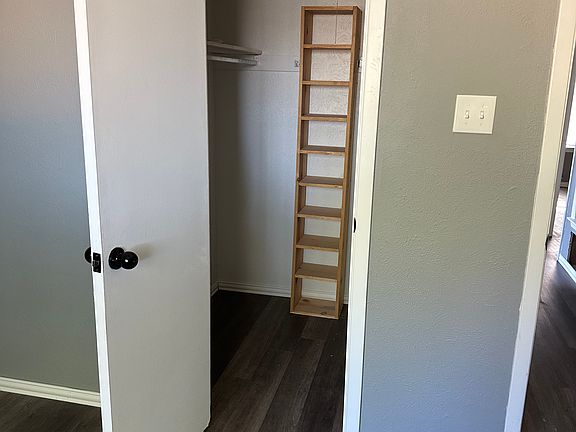 4th image of 1115 Burgess Ct