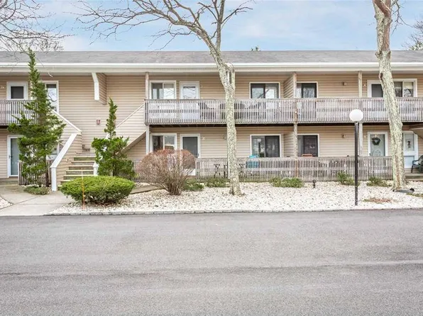 (undisclosed Address), Hampton Bays, NY 11946