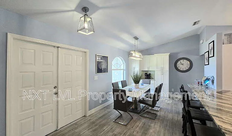 837 SE 3rd Ter — Photo 4