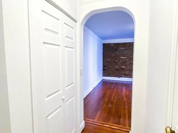 2nd image of 31-11 Crescent St #2B