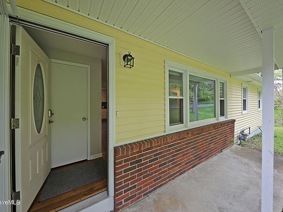 5th image of 870 East St