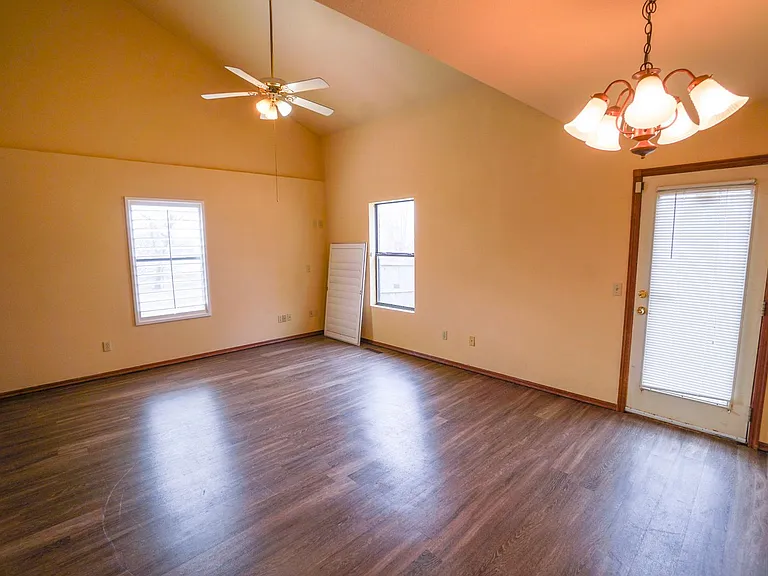 3318 Ridgecrest Cir — Photo 4