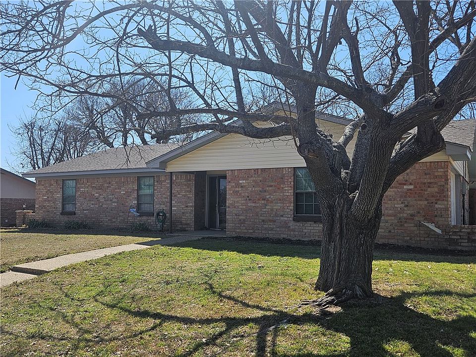 1st image of 429 Lindenwood Ln W