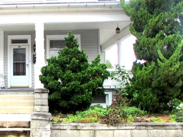 40 N 9th St, Akron, PA 17501