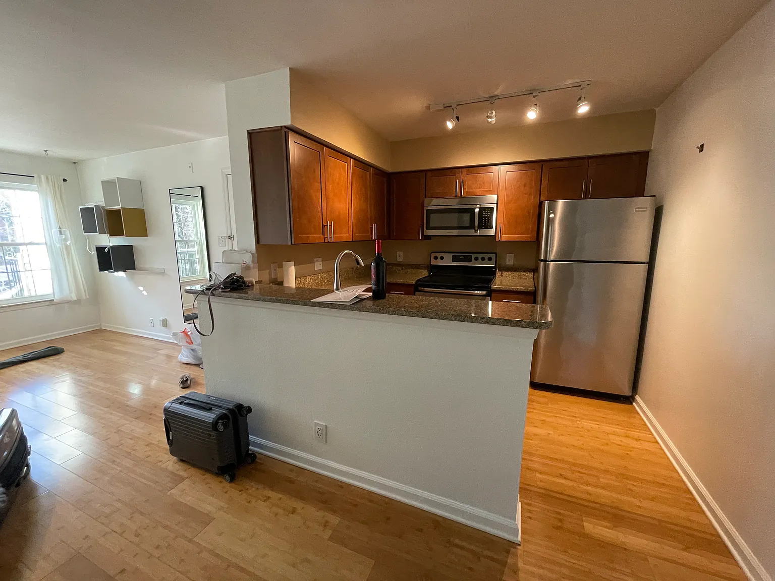 1 bed, 640 sqft, $1,980 — Photo 3