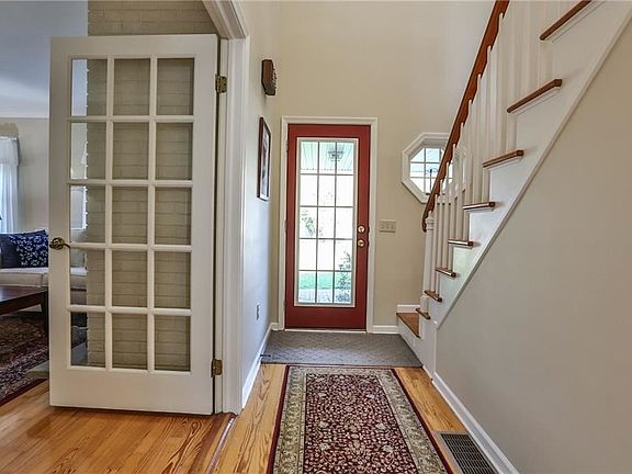 3rd image of 27 York St