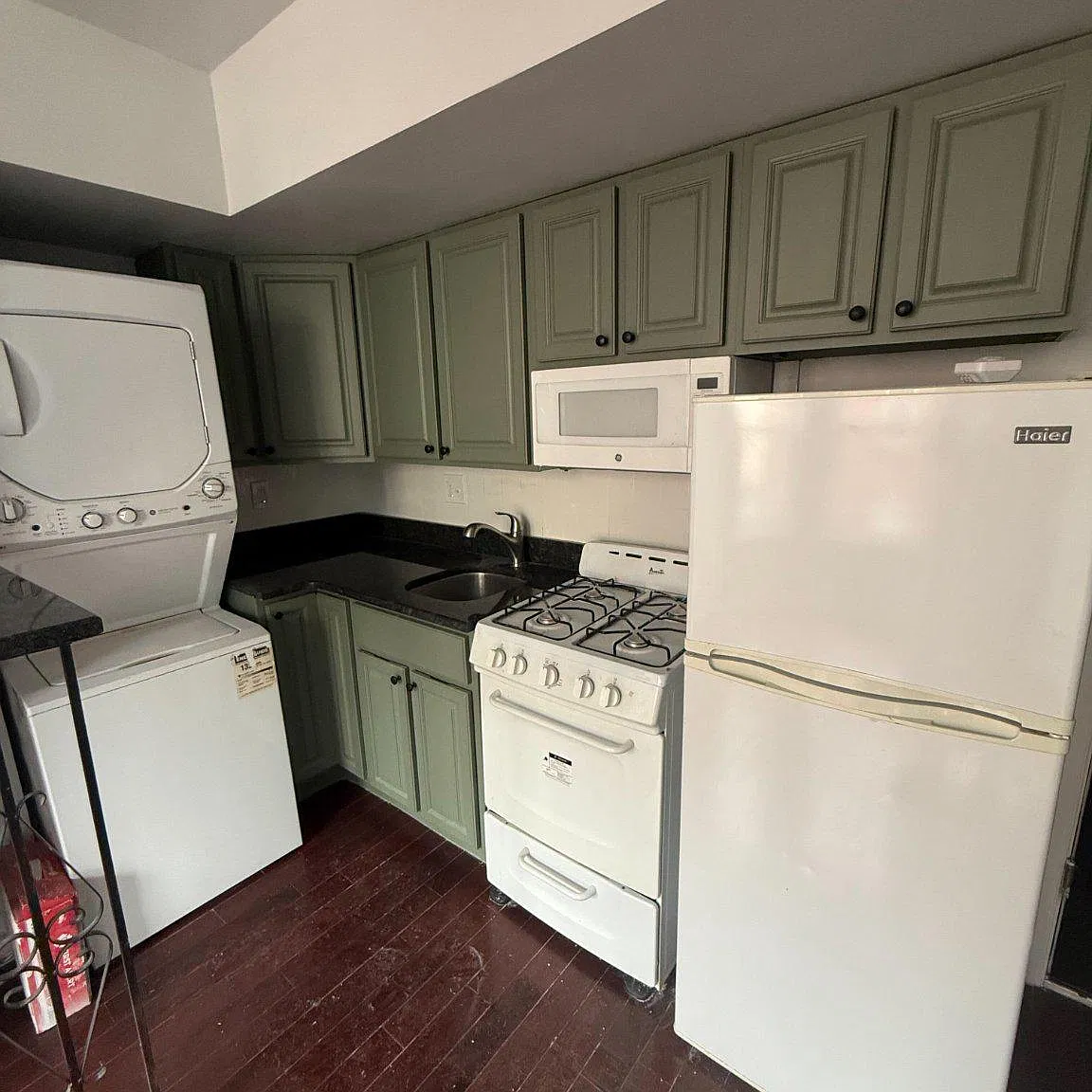 1 bed, 1.0 bath, 2970 sqft, $1,450 — Photo 4