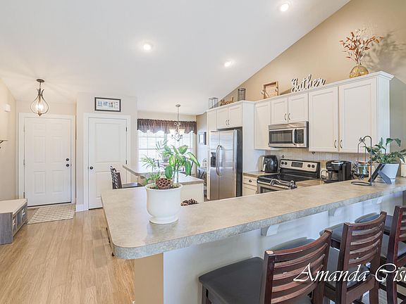 2nd image of 119 Garnet Dr