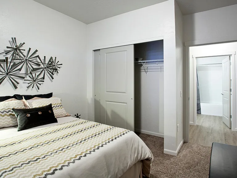Prairie Pointe Apartments and Townhomes — Photo 45