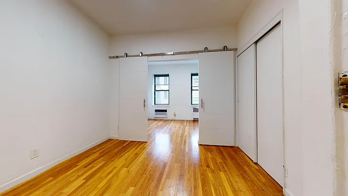 Rented by Bond New York | media 3