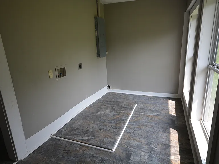 2012 W Webster St — Photo 8