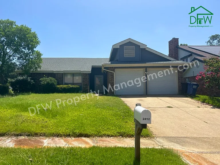 2412 Amber Hill Ln — Photo 41