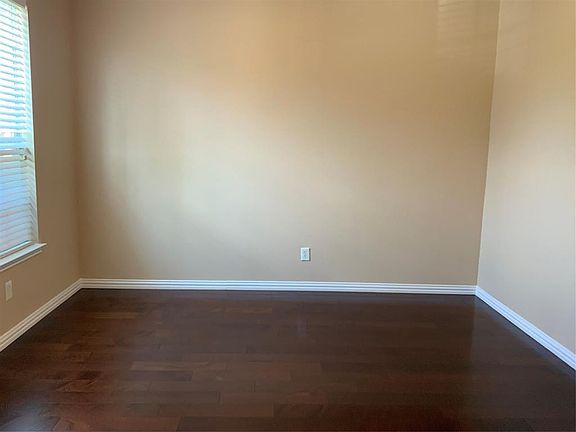 4th image of 212 Balsam Grove Ln