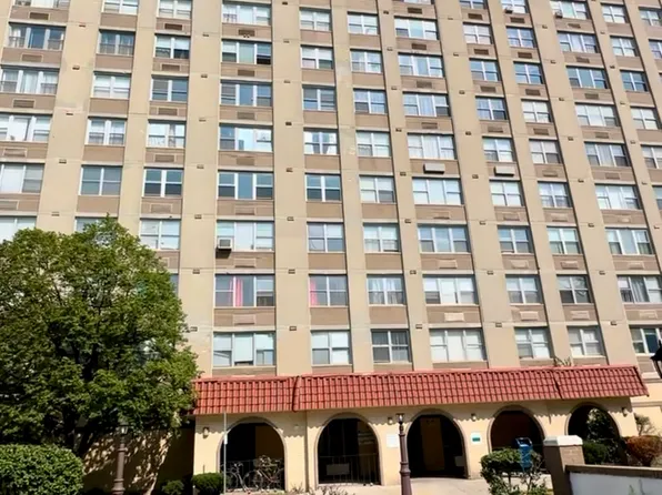 4300 W Ford City Dr, Chicago, IL 60652