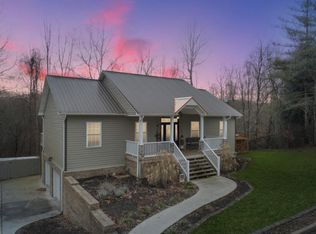 1306 Oakwood Cir, Big Stone Gap, VA 24219