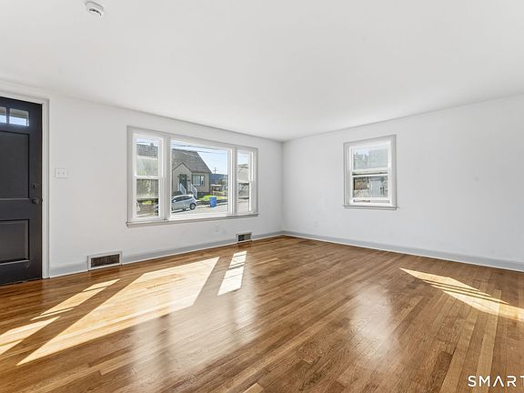 3rd image of 23 Hillview Avenue