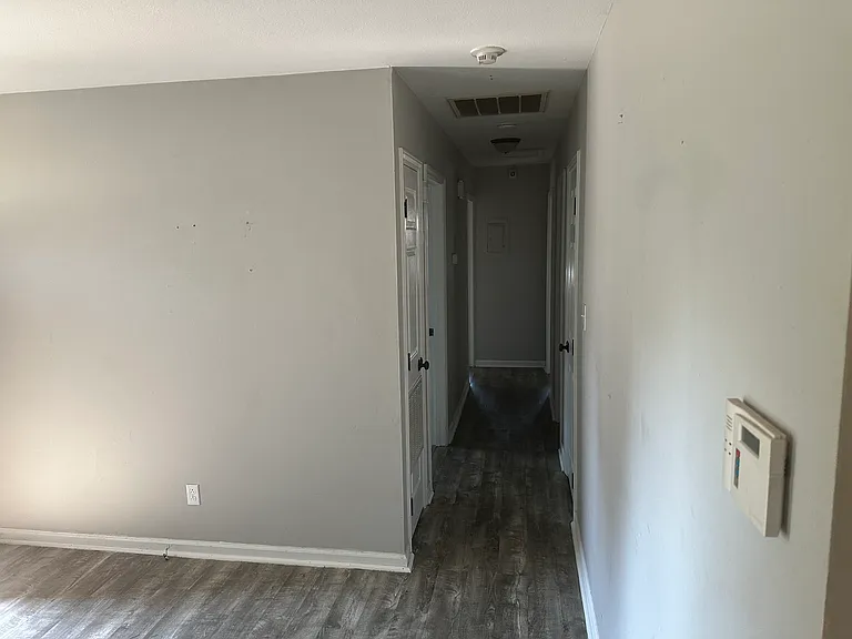5051 Hampshire Dr — Photo 6