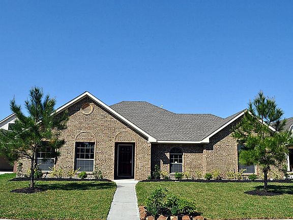 6719 Travis is a new Cervelle Home Plan 322 - 2527 Sq. Ft. with 3 Bedrooms, 2 Baths and a nice Study