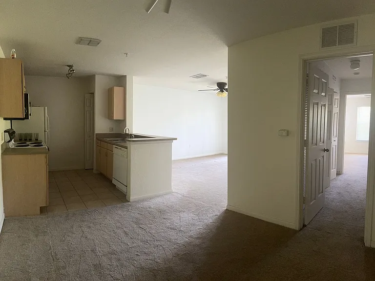 940 Village Trl #6-304 — Photo 2