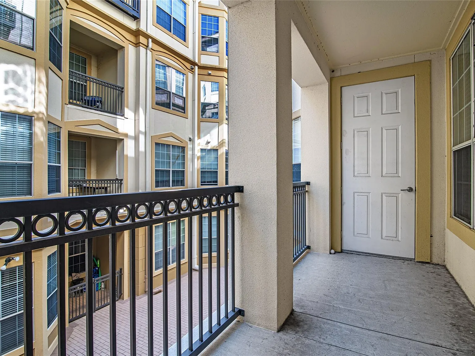 2 bed, 2.0 bath, 1208 sqft, $1,950 — Photo 4