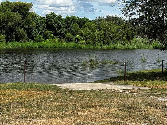 4th image of 17 Lakeshore Dr