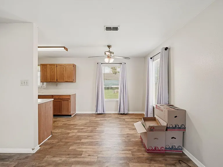 1017 Lions Park Dr — Photo 14