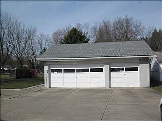 3rd image of 511 Dewey Ave