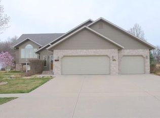 2021 Strawberry Ln, Sioux City, IA 51104