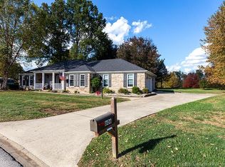 606 Erin Dr, Jeffersonville, IN 47130