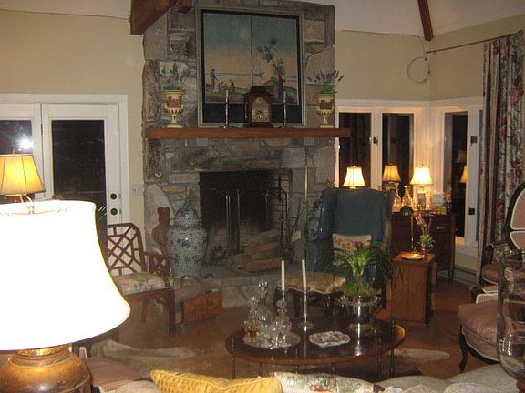 Fireplace keeps smoke out