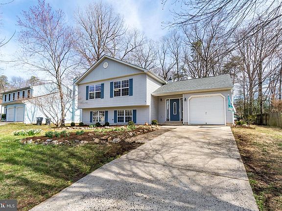 2nd image of 10 Sweetbriar Ct