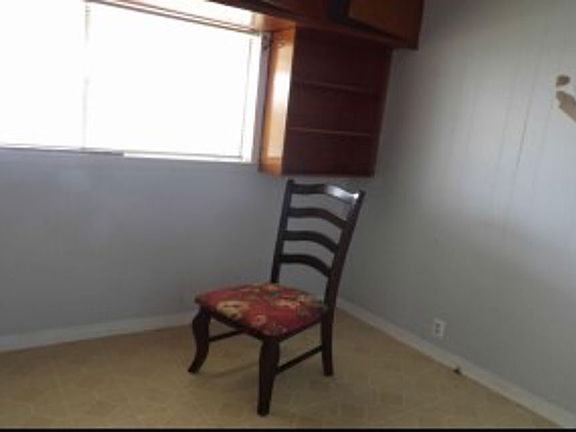 5th image of 814 W 9th St