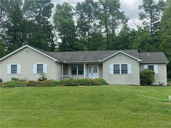 2041 Lake Minsi Dr, Bangor, PA 18013