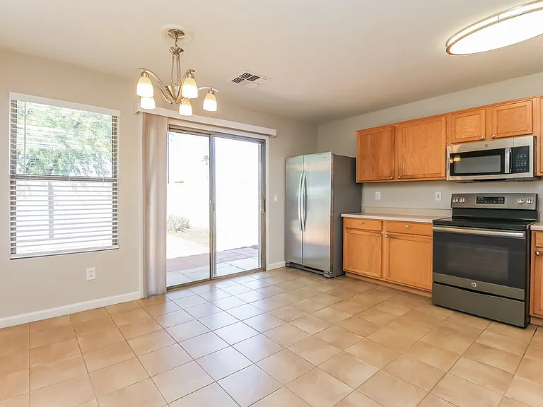 1006 S Clancy Cir — Photo 6