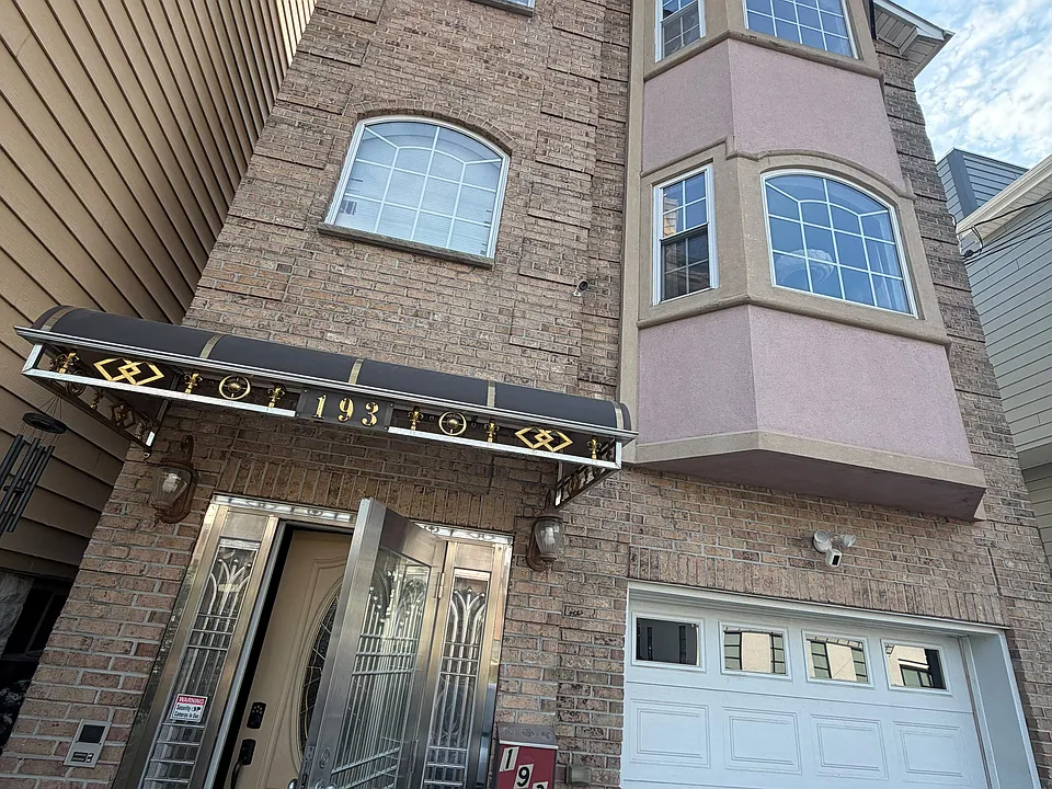193 Stevens Ave #2