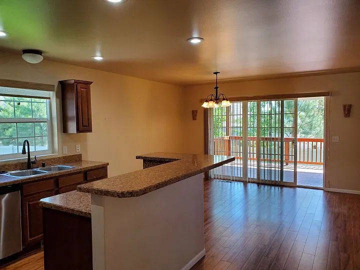 3 bed, 2.0 bath, 1372 sqft, $2,295 — Photo 4