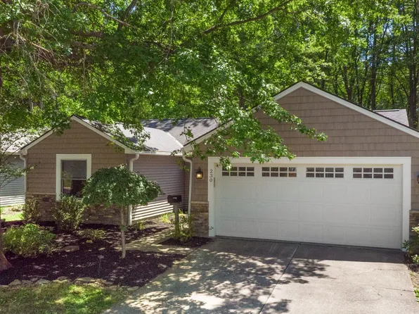 230 Maplelawn Dr, Berea, OH 44017