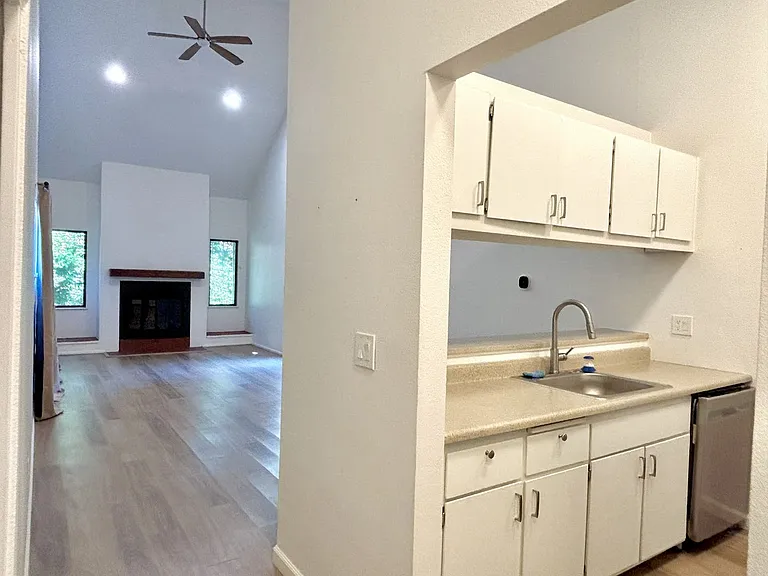 331 SE 146th Ave — Photo 3