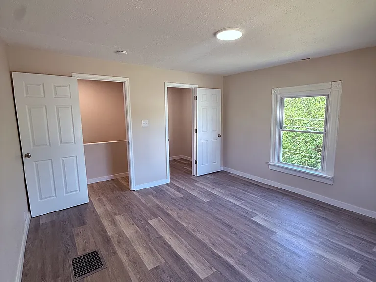 2400 Garfield Ave — Photo 11