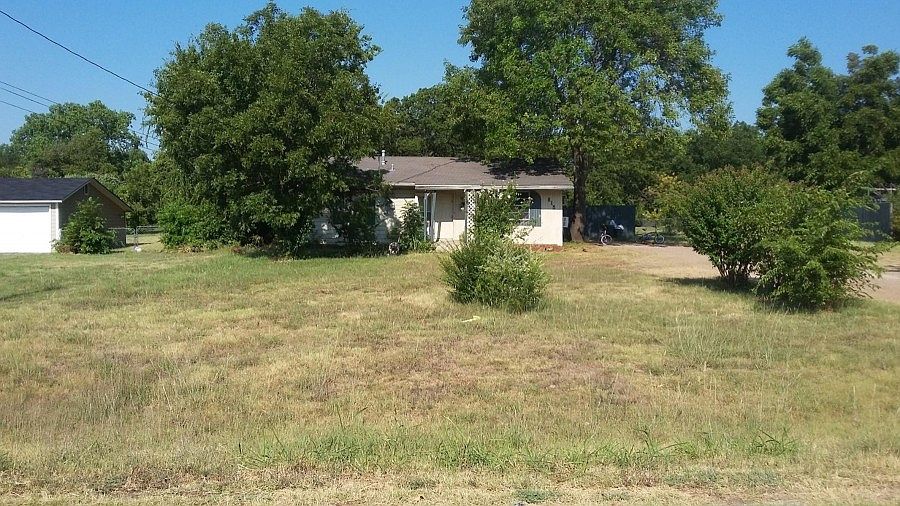 1st image of 815 Hilltop Cir