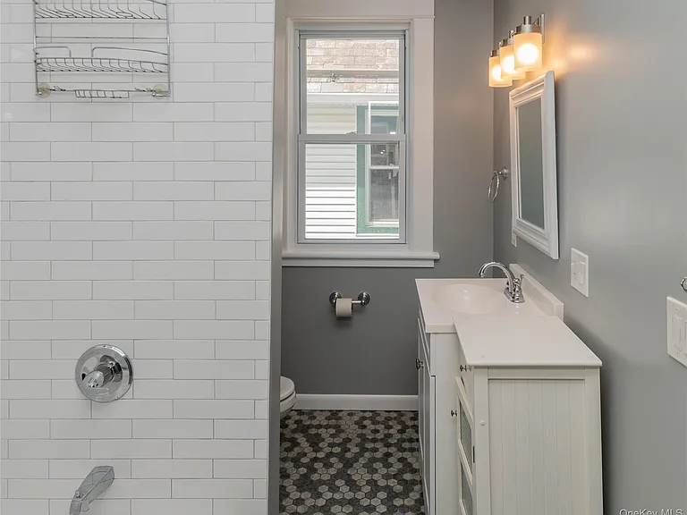15 Taylor Ave — Photo 17